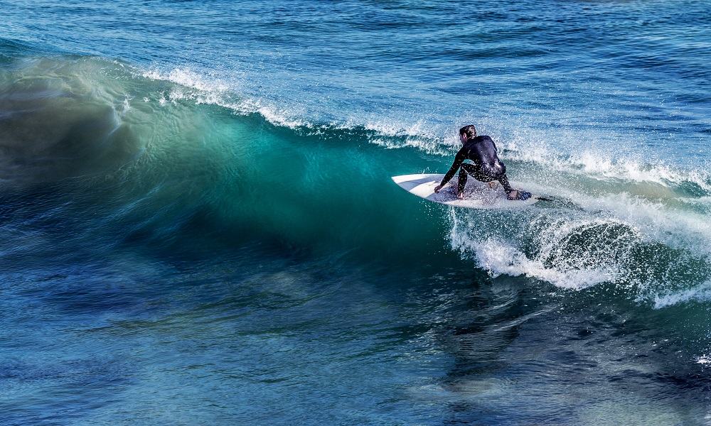 hacer surf en España