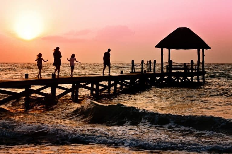 Descubre cómo viajar con niños y no morir en el intento