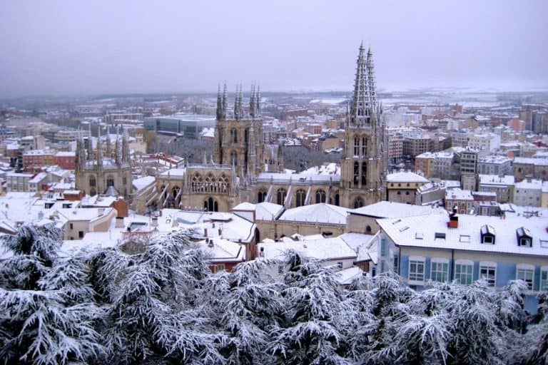 Disfruta en estos destinos para viajar en vacaciones de navidad nevadas