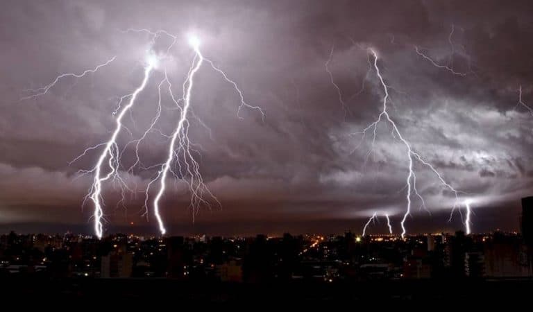 tormenta eléctrica