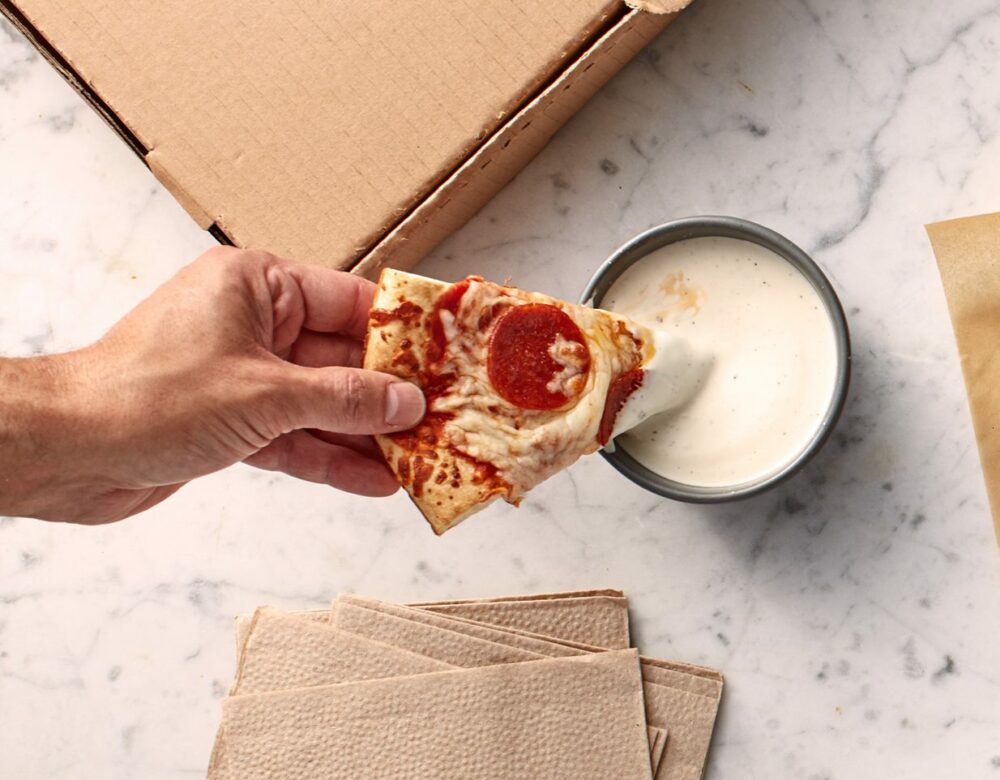 Pizza con salsa ranch, otra de las comidas más extrañas de Estados Unidos