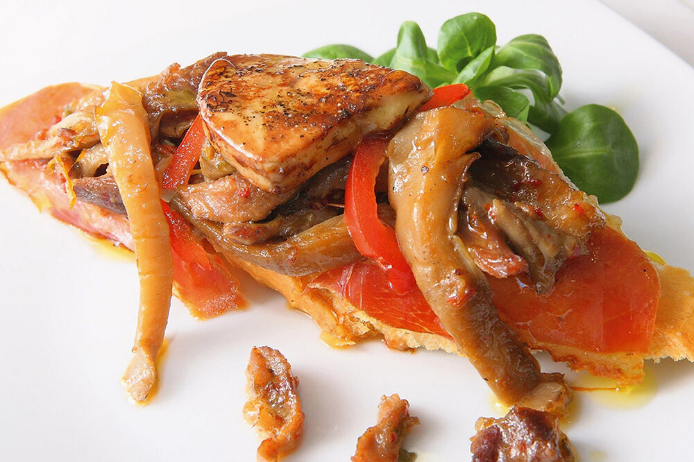 La gastronomia de Aragón destaca por sus carnes - Ternasco y jamón de teruel