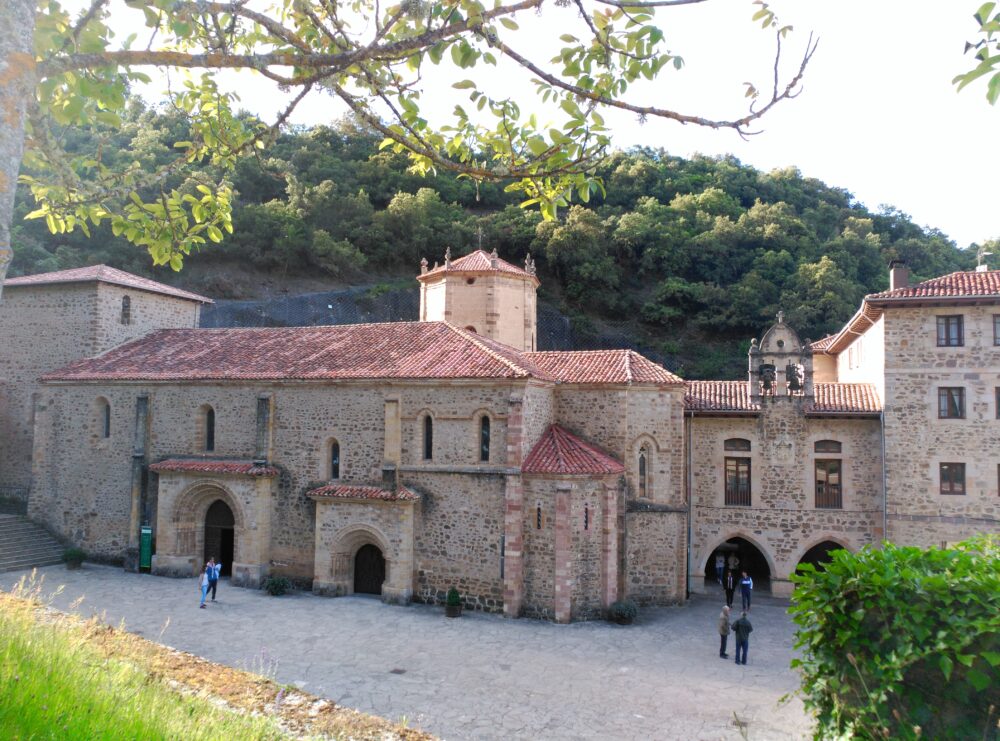 Monasterio de Santo Toribio de Liébana, fin de la ruta original del Camino Lebaniego