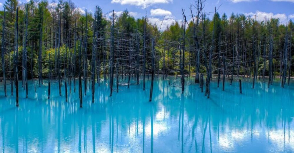 El lago azul de Hokkaido