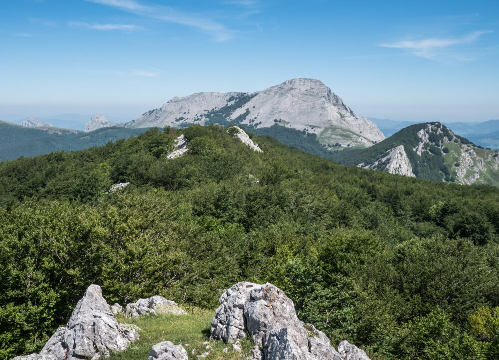 El pico de Amboto visto desde la ruta del Monte Vasco