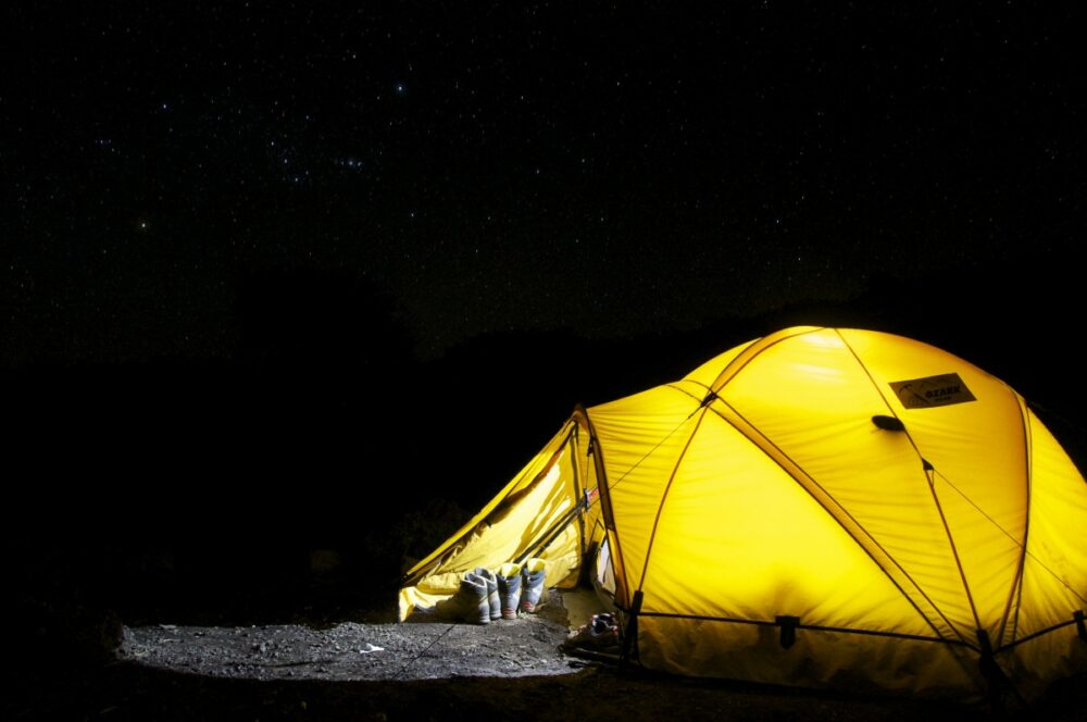 Viajar haciendo acampada: todo lo que deberías saber antes de hacerlo