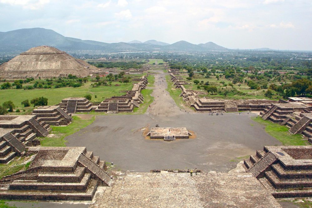 Avenida de los muertos en Teotihuacan