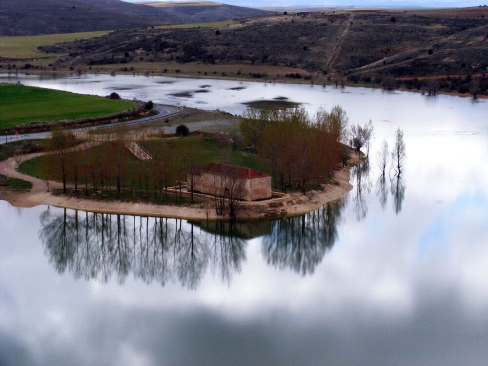 El embalse de Linares del Arroyo, Segovia, otro sitio donde bañarse en Castilla y León