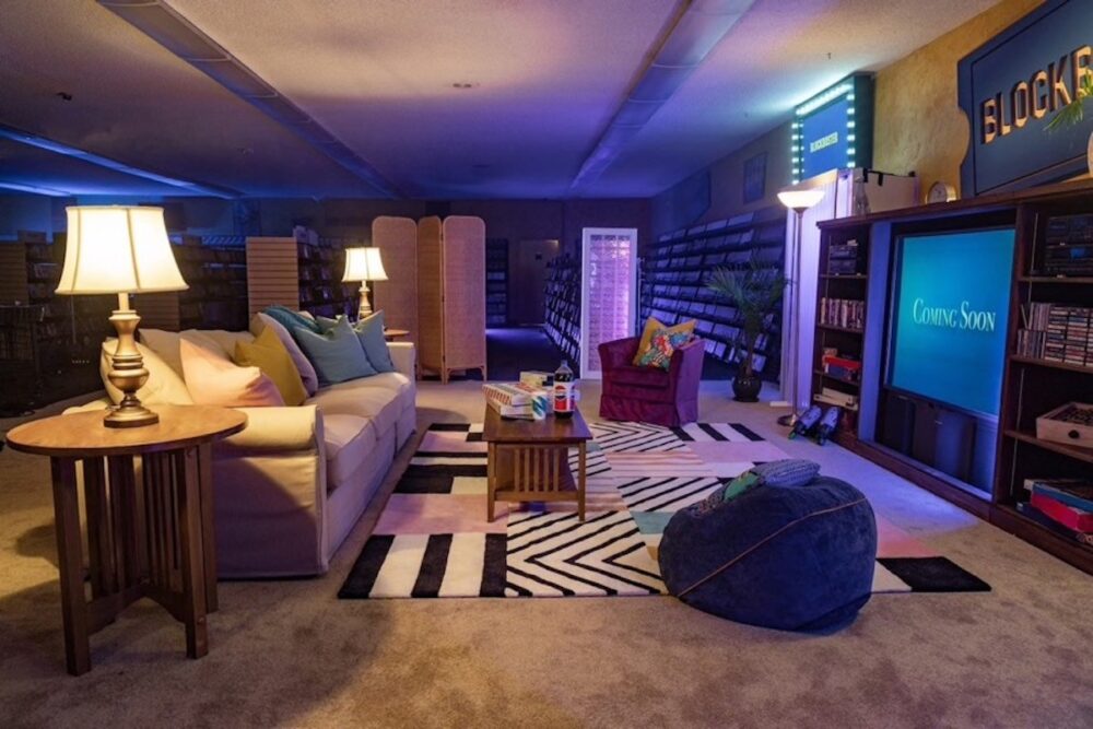 Así será pasar la noche en el último Blockbuster del mundo que se transforma en un Airbnb