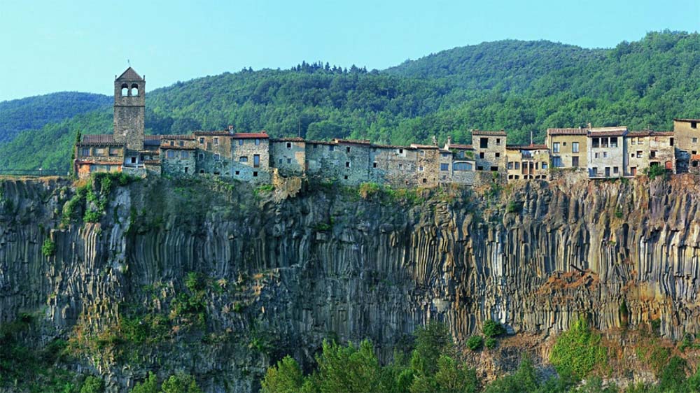 Pueblo de Castellfullit de la Roca