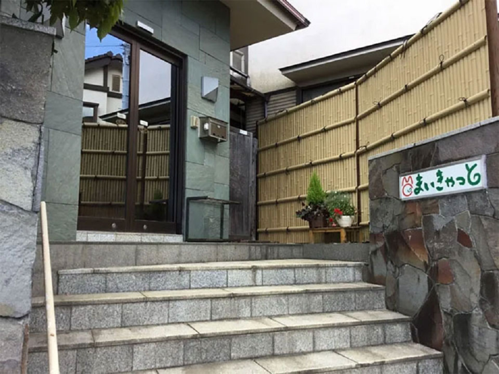 Conoce la posada japonesa en la que puedes "alquilar" un gato