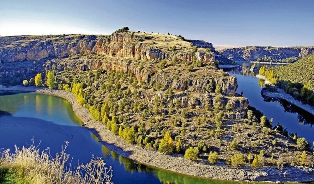 No solo puedes disfrutar de la naturaleza sino también de mucha historia