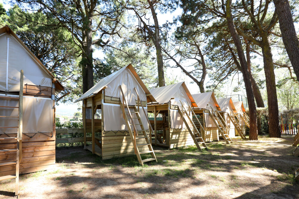 En Bayona ofrecen unas modernas casas de campaña