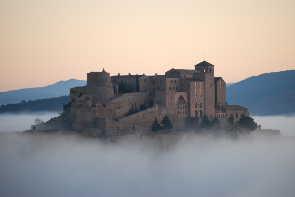 El Parador Cardona es uno de los edificios encantados en España