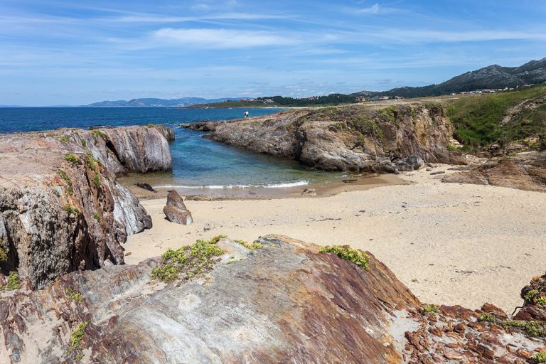 La playa de As Furnas, en Galicia es uno de los lugares increíbles del mundo