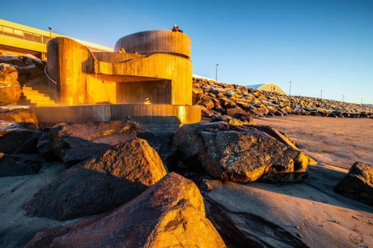 Los baños termales en Islandia son todo un atractivo turístico del país