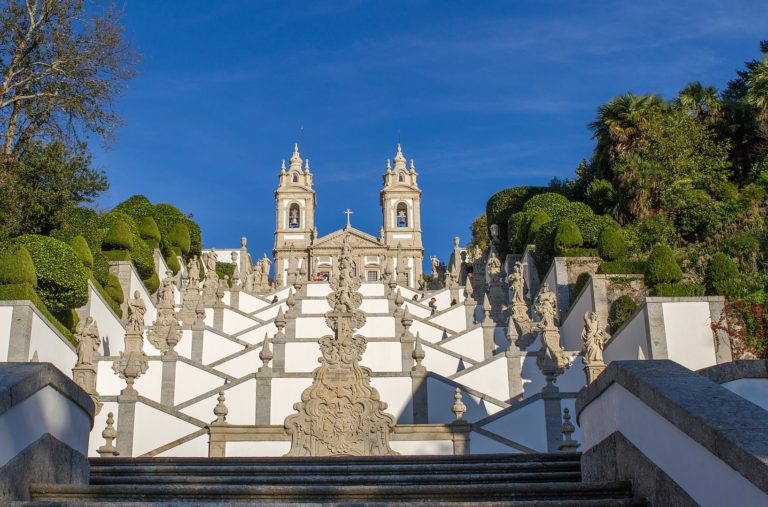 Si estás buscando sitios que ver en Braga, te contamos que todos están llenos de historia
