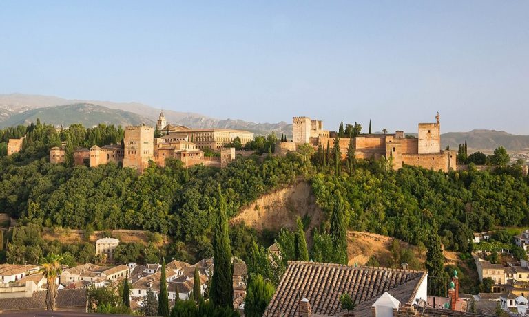 La mayoría de los bares de tapas en Granada se encuentran en la calle Navas, Campo del Príncipe y la Plaza de Toros