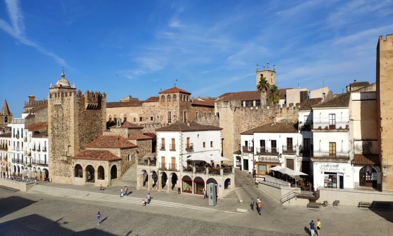 Si no sabes que ver en Cáceres, toma nota de la gran oferta cultural de la ciudad